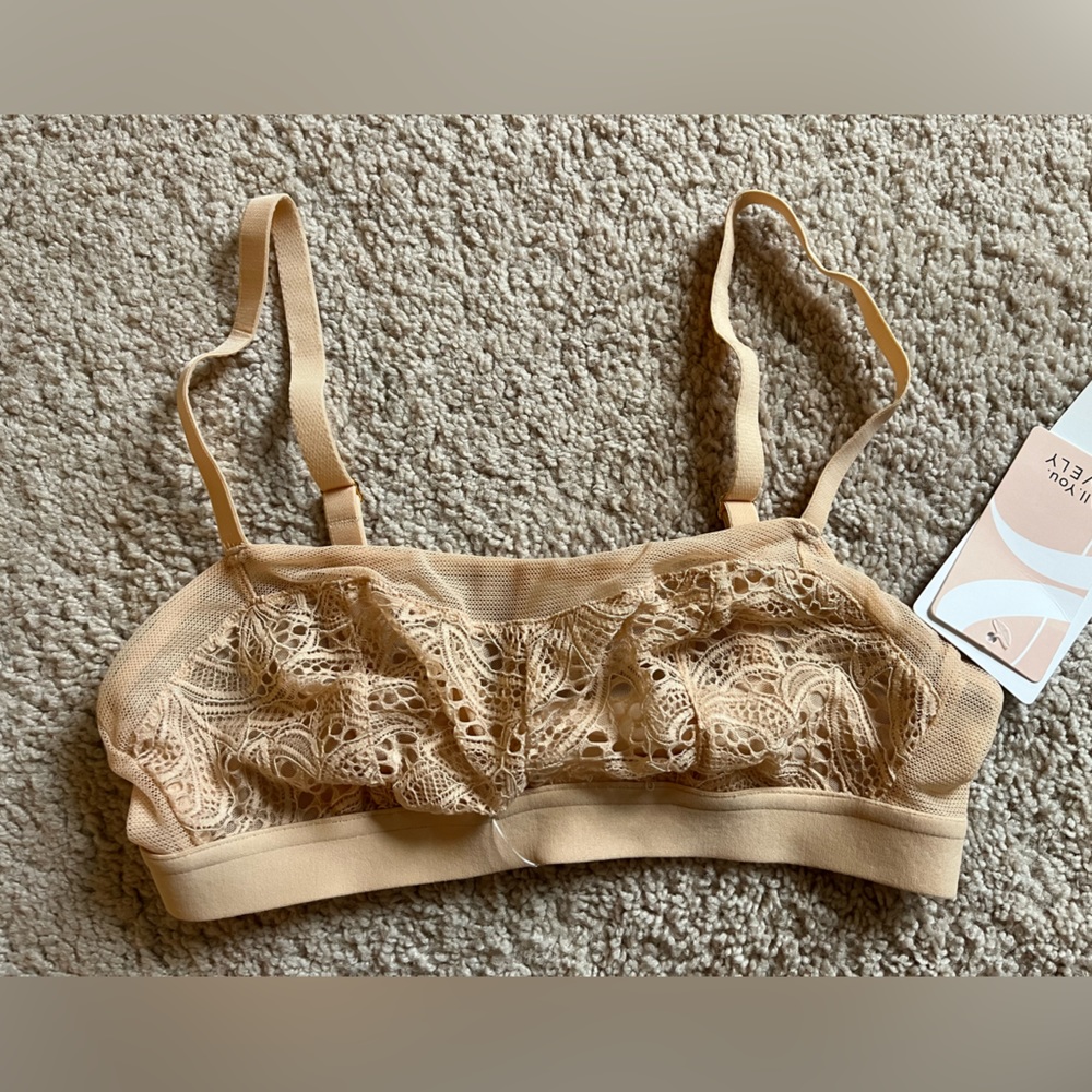 NWT Lively Wireless Lace Mesh Bra Adjustable Straps Beige Small